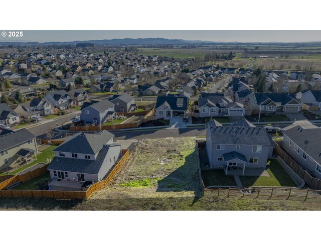 2805 Nw MT ASHLAND Ln, Mc Minnville, OR 97128