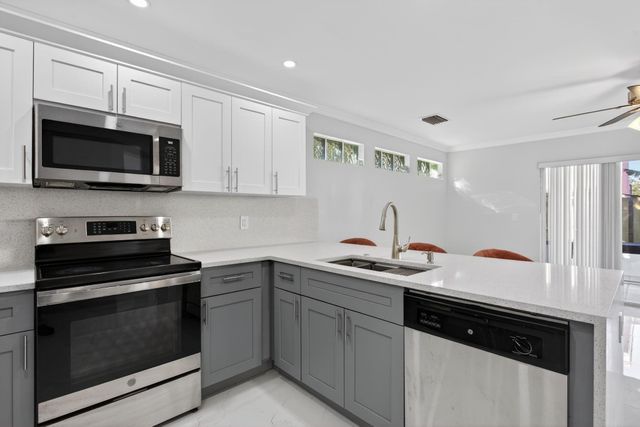 3385 Seabreeze Lane, Margate, FL 33063