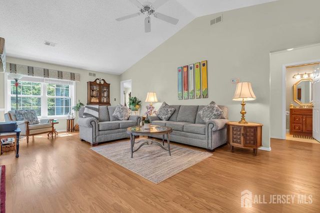 32 Edinburgh Drive D, Monroe, NJ 08831