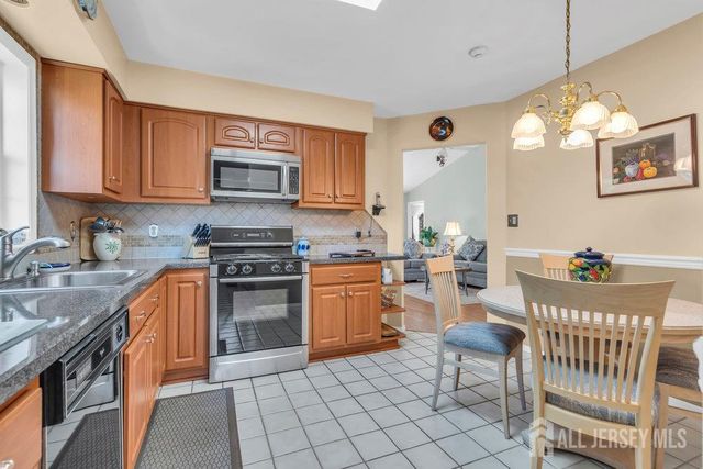 32 Edinburgh Drive D, Monroe, NJ 08831