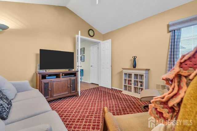32 Edinburgh Drive D, Monroe, NJ 08831