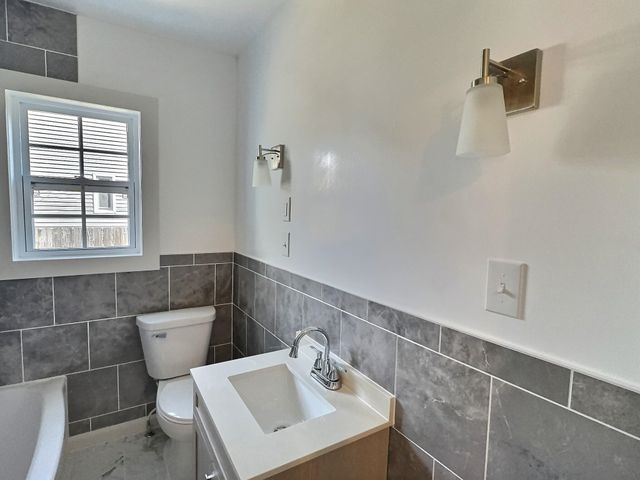 801 E 8th St, Newton, KS 67114