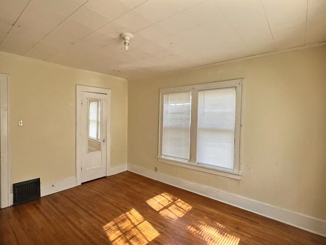 801 E 8th St, Newton, KS 67114