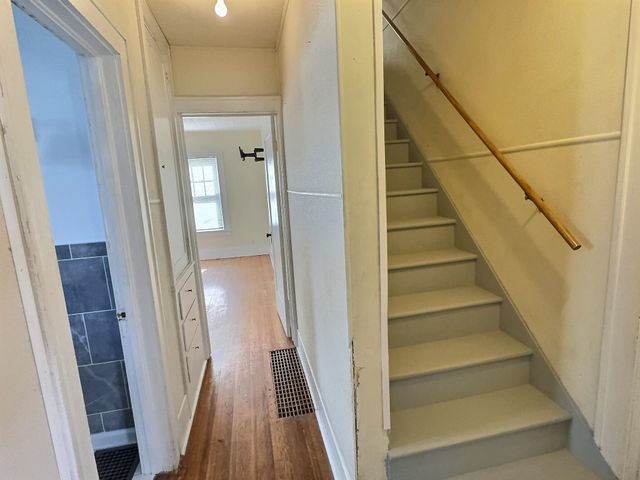 801 E 8th St, Newton, KS 67114