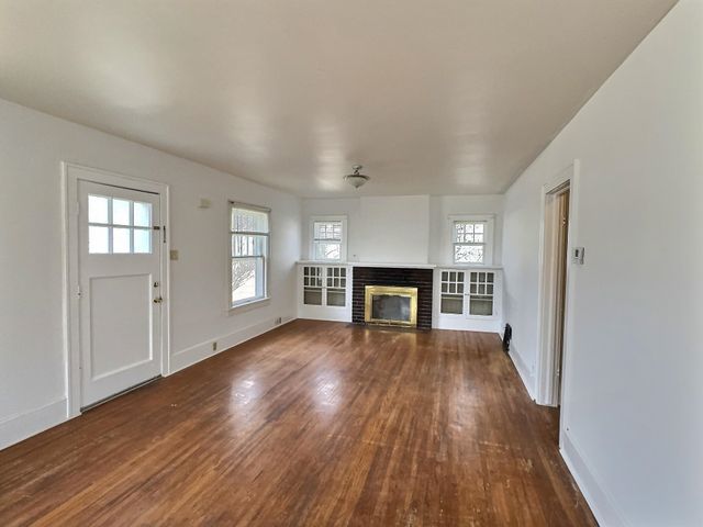 801 E 8th St, Newton, KS 67114