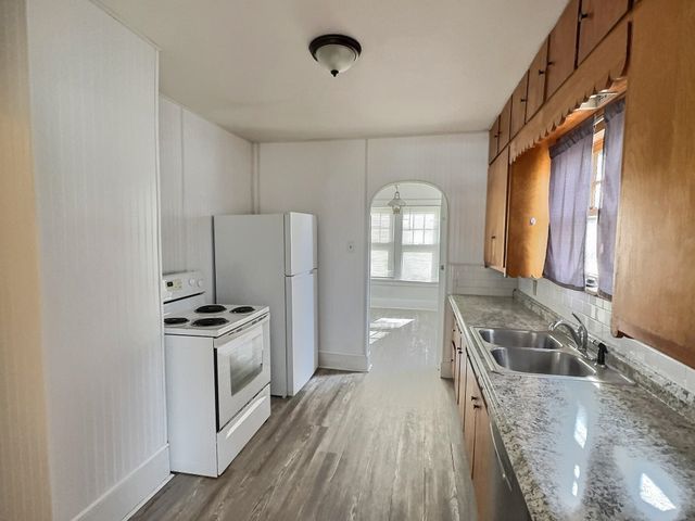 801 E 8th St, Newton, KS 67114