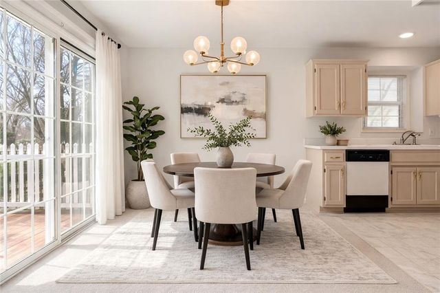 604 SW Hoke Lane, Lee's Summit, MO 64081