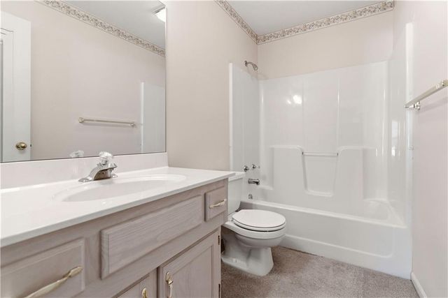 604 SW Hoke Lane, Lee's Summit, MO 64081