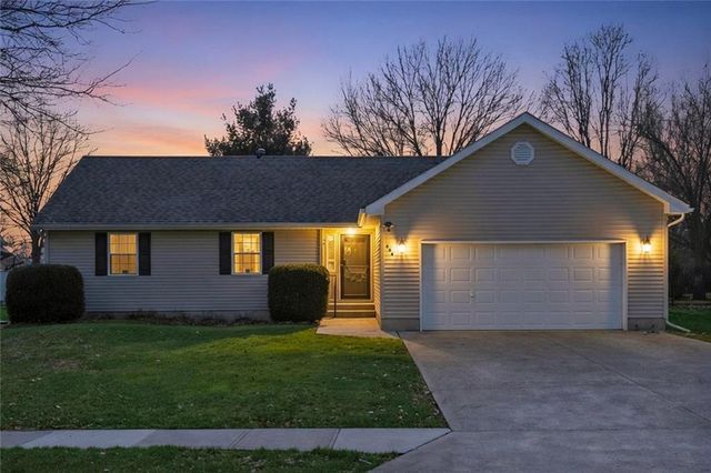 604 SW Hoke Lane, Lee's Summit, MO 64081