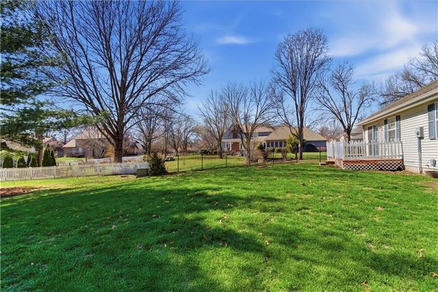 604 SW Hoke Lane, Lee's Summit, MO 64081