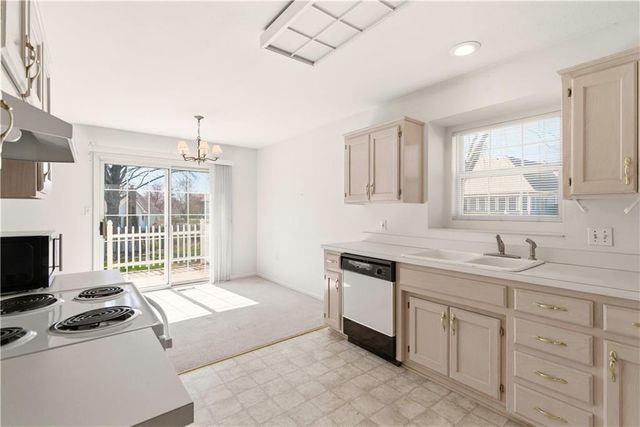 604 SW Hoke Lane, Lee's Summit, MO 64081