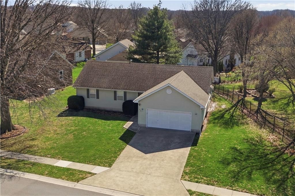 604 SW Hoke Lane, Lee's Summit, MO 64081