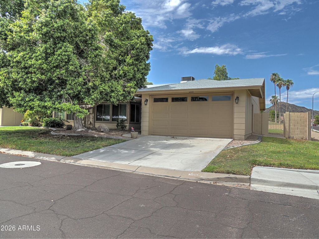 12166 S SHOSHONI Drive, Phoenix, AZ 85044 — photo 2