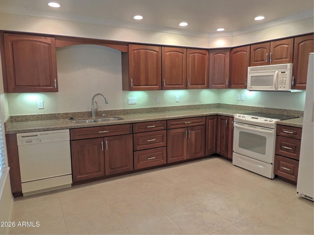 12166 S SHOSHONI Drive, Phoenix, AZ 85044 — photo 5