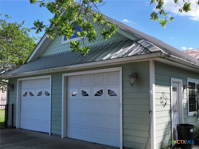 207 S Commerce Street, Port Lavaca, TX 77979