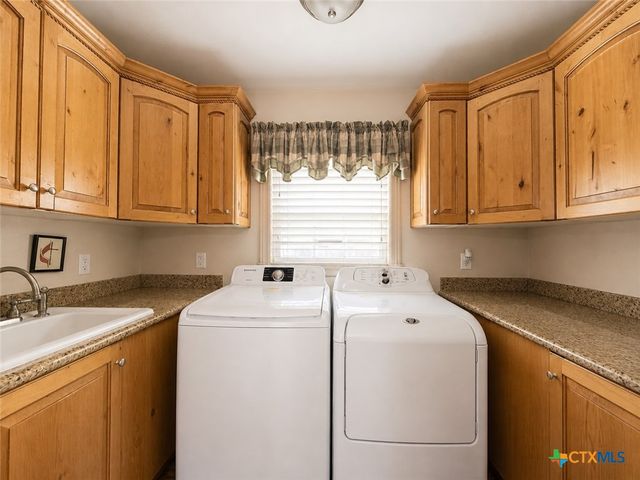 207 S Commerce Street, Port Lavaca, TX 77979