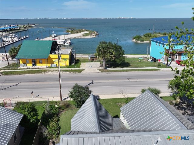 207 S Commerce Street, Port Lavaca, TX 77979