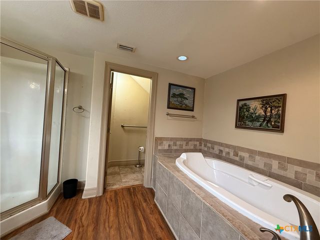 207 S Commerce Street, Port Lavaca, TX 77979