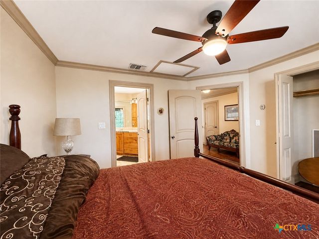207 S Commerce Street, Port Lavaca, TX 77979