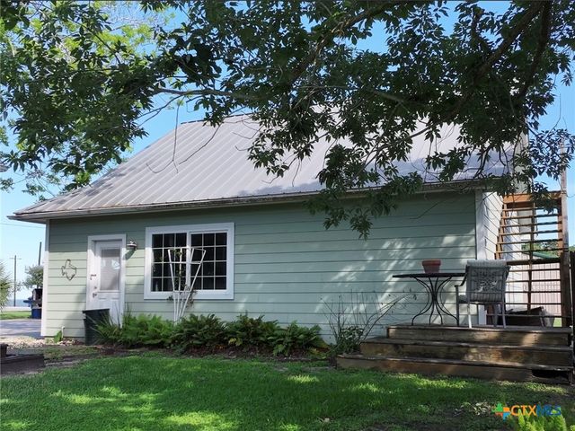 207 S Commerce Street, Port Lavaca, TX 77979