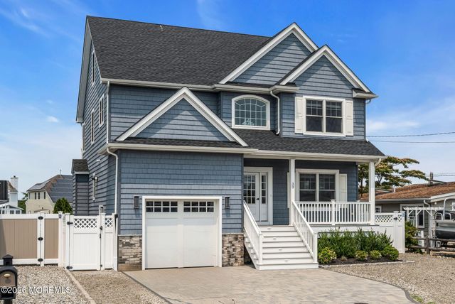 33 Amherst Drive, Bayville, NJ 08721