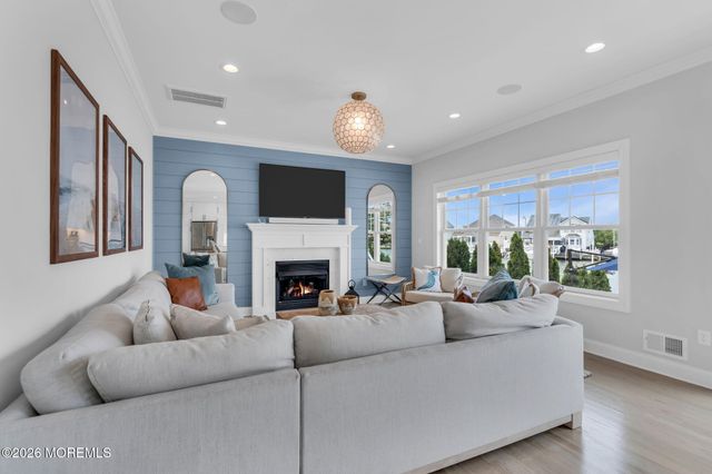 33 Amherst Drive, Bayville, NJ 08721