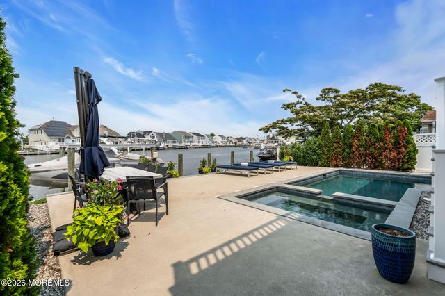 33 Amherst Drive, Bayville, NJ 08721