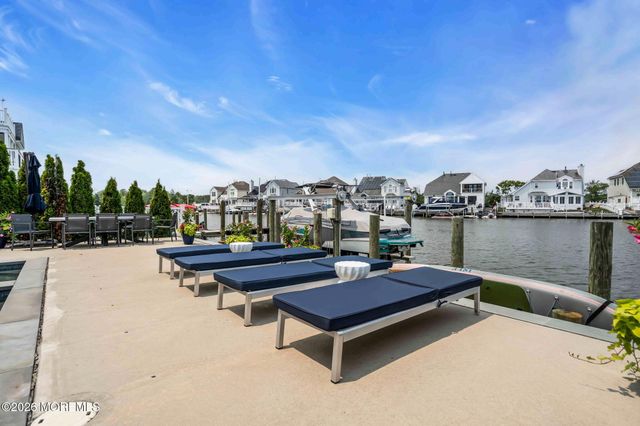 33 Amherst Drive, Bayville, NJ 08721