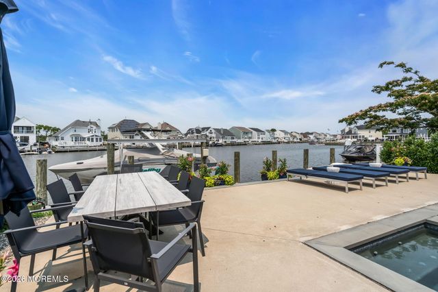 33 Amherst Drive, Bayville, NJ 08721