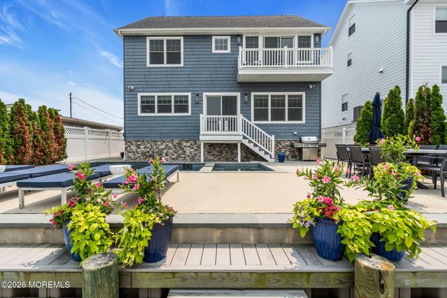 33 Amherst Drive, Bayville, NJ 08721
