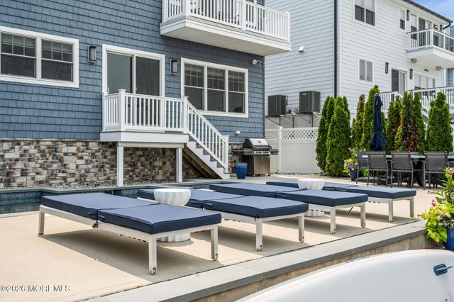 33 Amherst Drive, Bayville, NJ 08721