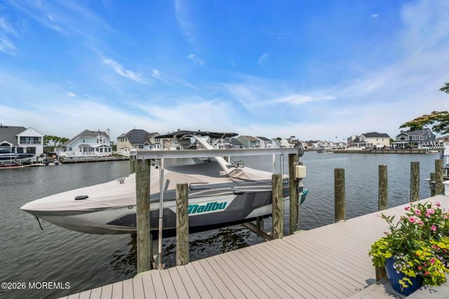 33 Amherst Drive, Bayville, NJ 08721