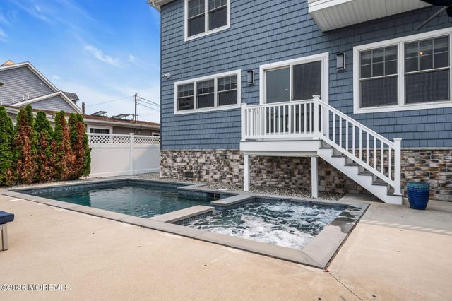 33 Amherst Drive, Bayville, NJ 08721