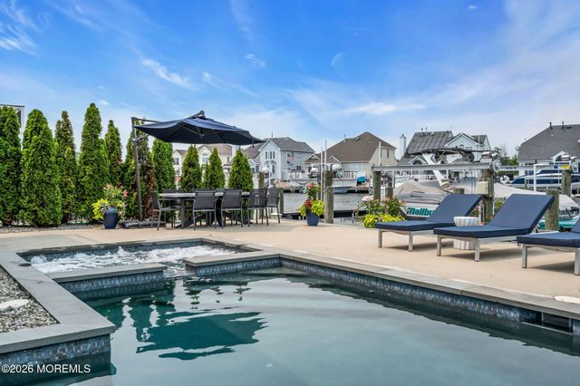33 Amherst Drive, Bayville, NJ 08721