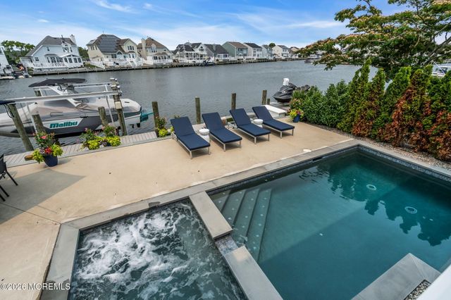 33 Amherst Drive, Bayville, NJ 08721