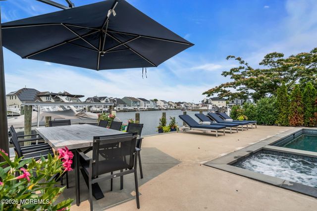 33 Amherst Drive, Bayville, NJ 08721