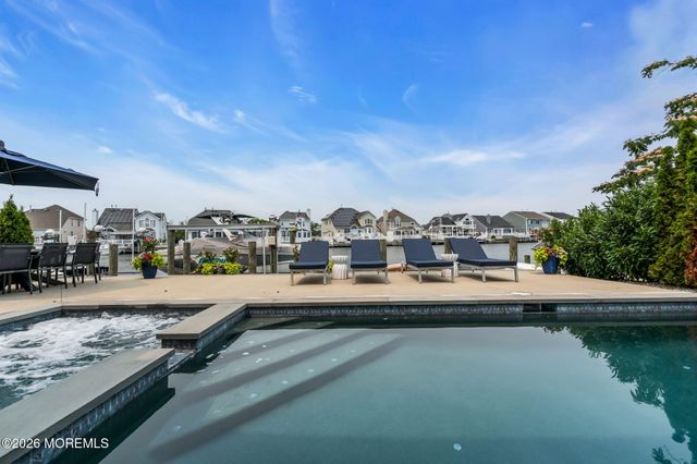 33 Amherst Drive, Bayville, NJ 08721