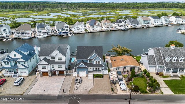 33 Amherst Drive, Bayville, NJ 08721
