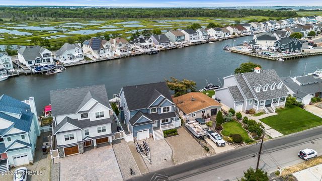 33 Amherst Drive, Bayville, NJ 08721