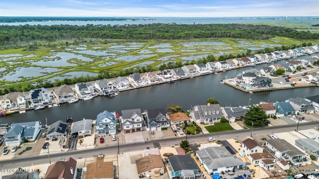 33 Amherst Drive, Bayville, NJ 08721