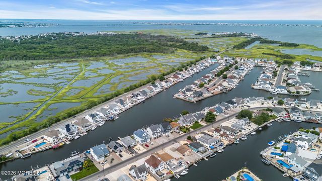 33 Amherst Drive, Bayville, NJ 08721