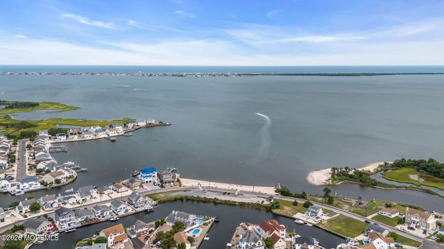 33 Amherst Drive, Bayville, NJ 08721