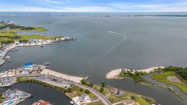 33 Amherst Drive, Bayville, NJ 08721