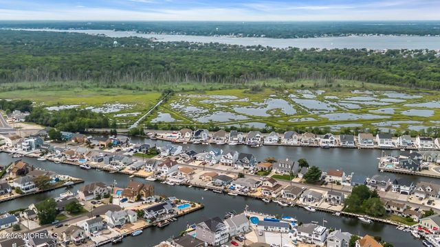 33 Amherst Drive, Bayville, NJ 08721