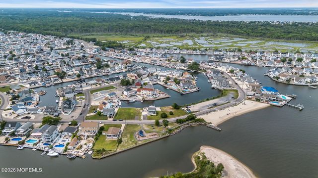 33 Amherst Drive, Bayville, NJ 08721