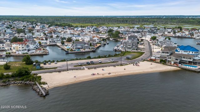 33 Amherst Drive, Bayville, NJ 08721