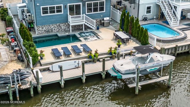 33 Amherst Drive, Bayville, NJ 08721
