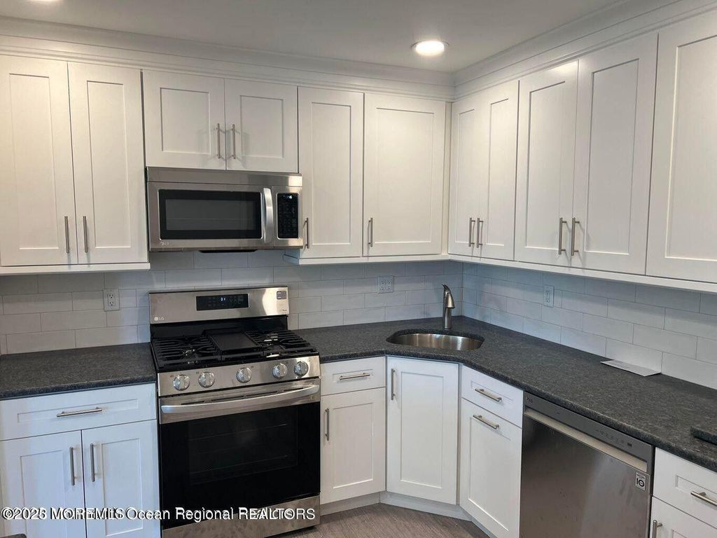 506 Harding Road 6, Freehold, NJ 07728