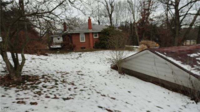 24 Hawthorne Lane, Chester, WV 26034