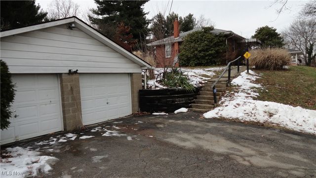 24 Hawthorne Lane, Chester, WV 26034